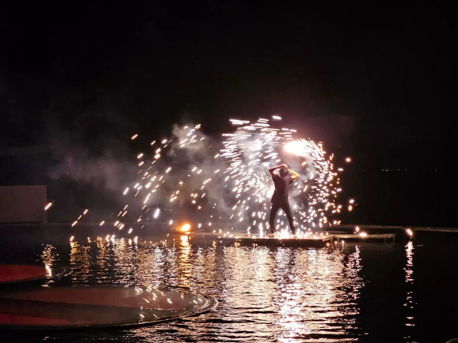 Feuershow in der WooBar