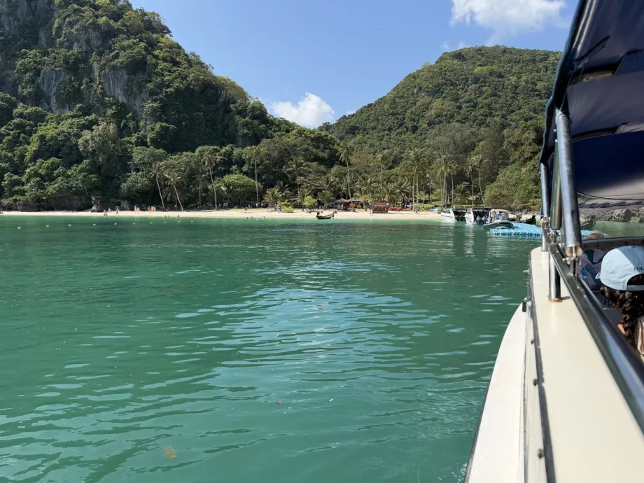 Landung am Strand von Koh Wua Ta Lap