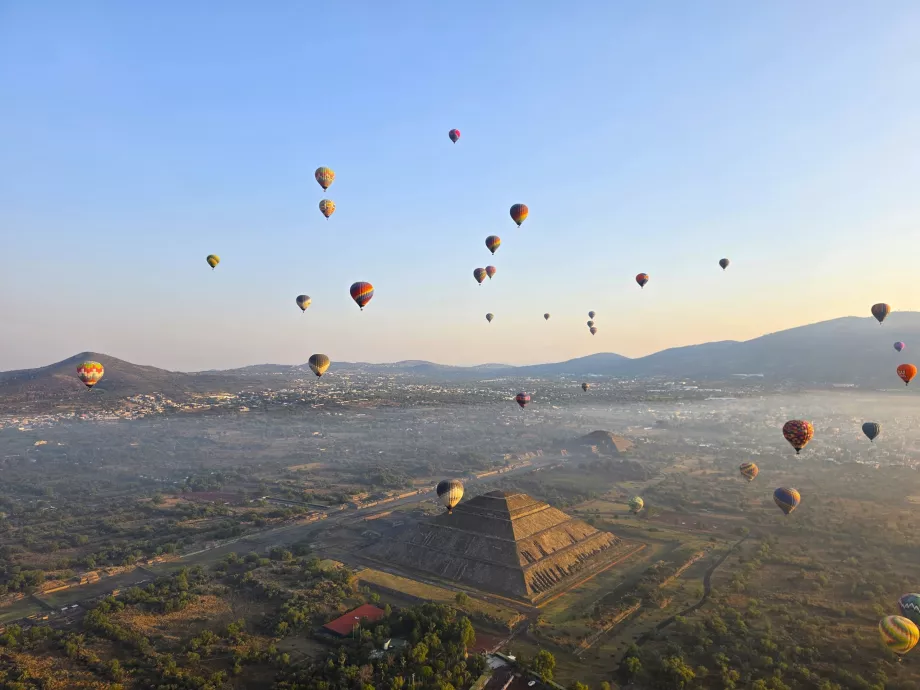 Ballonfahrt über die Pyramiden von Teotihuacán