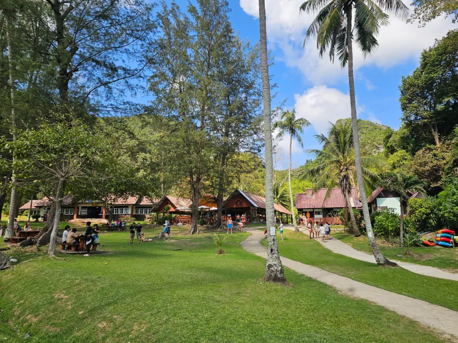 Zentrum des Nationalparks auf Koh Wua Ta Lap