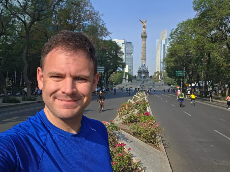 Sonntagmorgenlauf durch die Straßen von CDMX