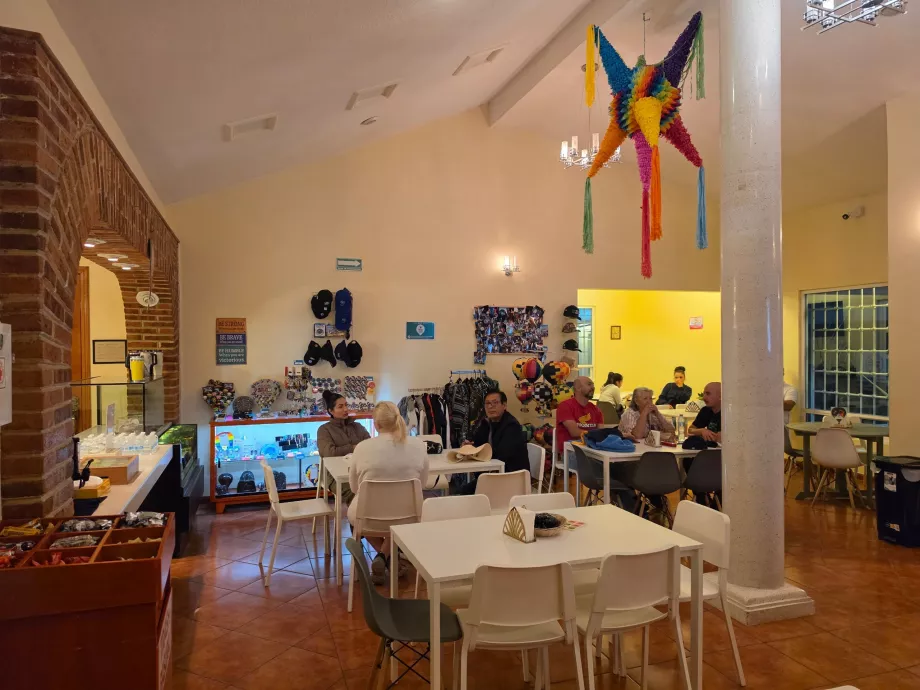 Rezeption und Speisesaal vor der Abreise