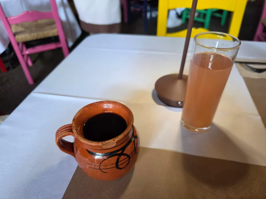 Cafe do Olla und Saft des Tages