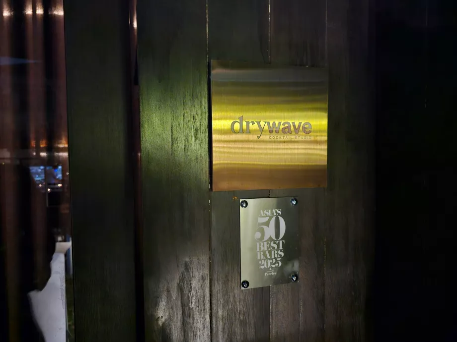 Dry Wave Cocktail Studio - Eingang