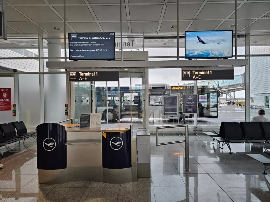 Shuttle-Transit-Bus zwischen den Terminals 1 und 2