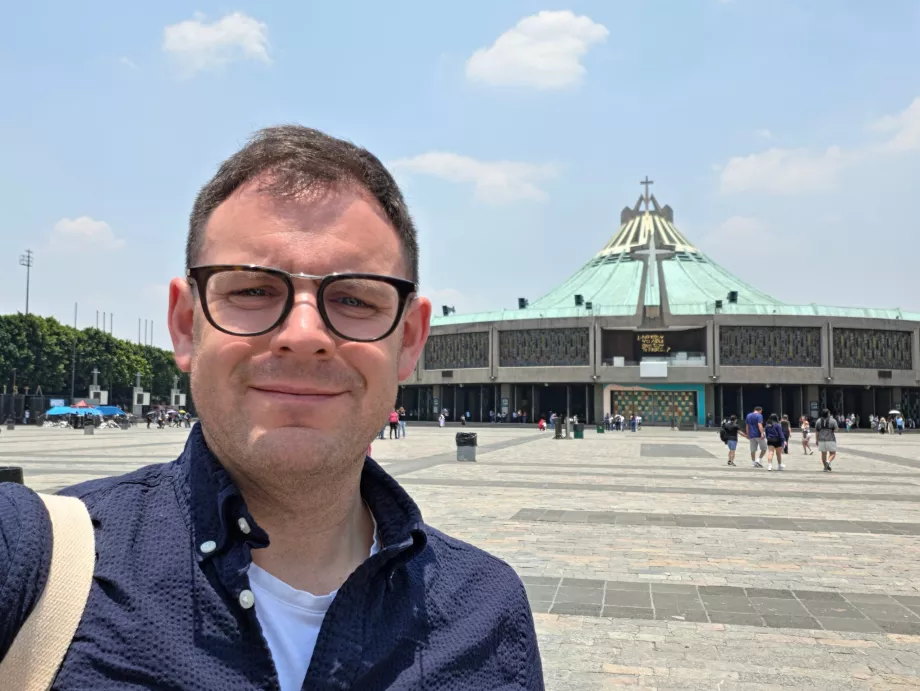 Ich vor der Guadalupe-Basilika