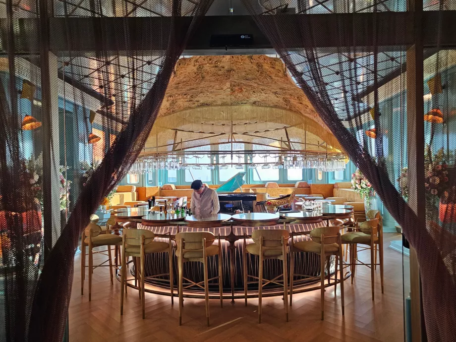 Akara Sky Hanuman - Restaurant