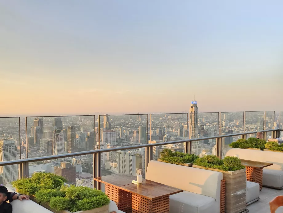 Akara Sky Hanuman - Blick auf Bangkok