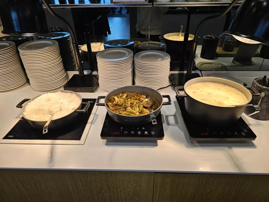 Angebot an warmen Speisen