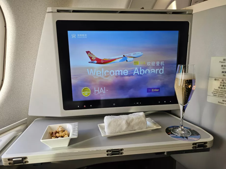 Willkommensgetränk, Handtuch und Leinwand