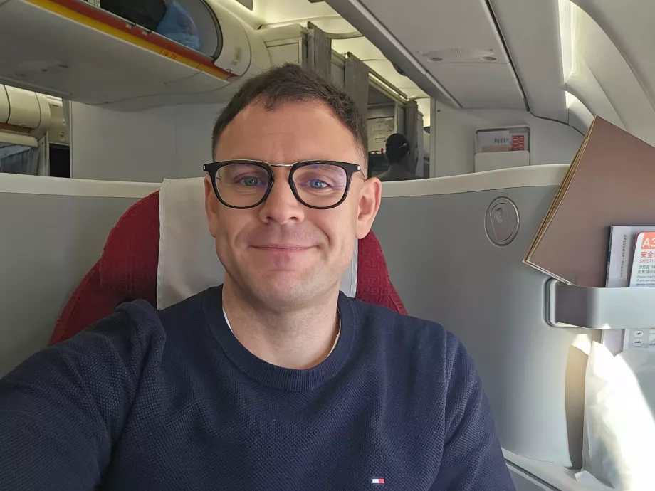 Ich in der Business Class von Hainan Airlines