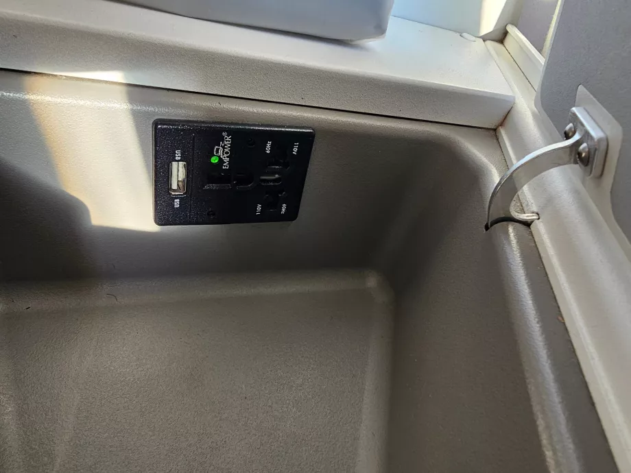 Steckdose und USB-Anschluss