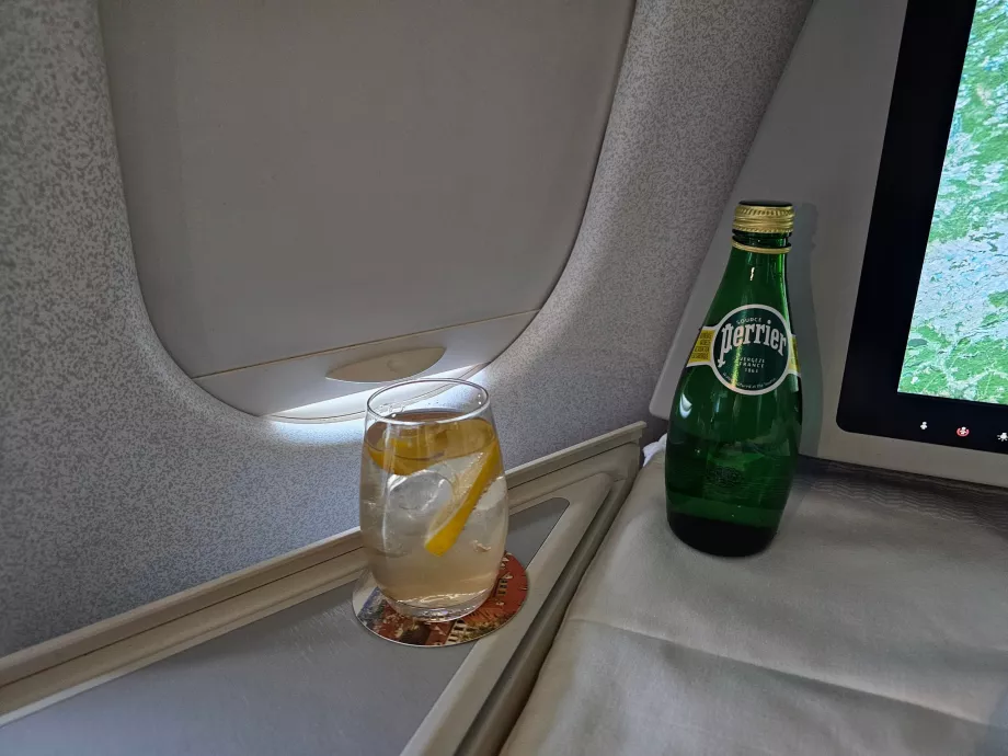 Wasser zu jeder Zeit während des Fluges