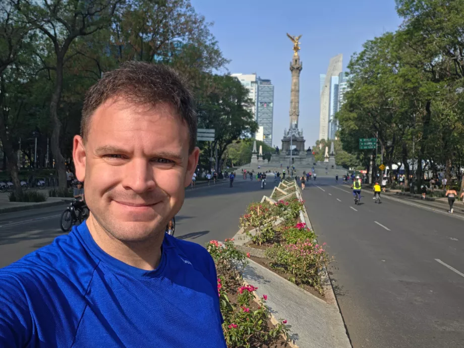 Ich bei meinem Sonntagsmorgenlauf entlang der Reforma-Straße
