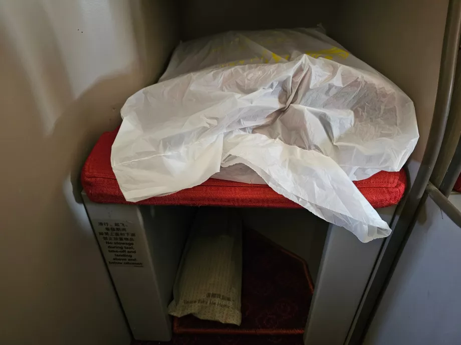 Bettdecke und Hausschuhe