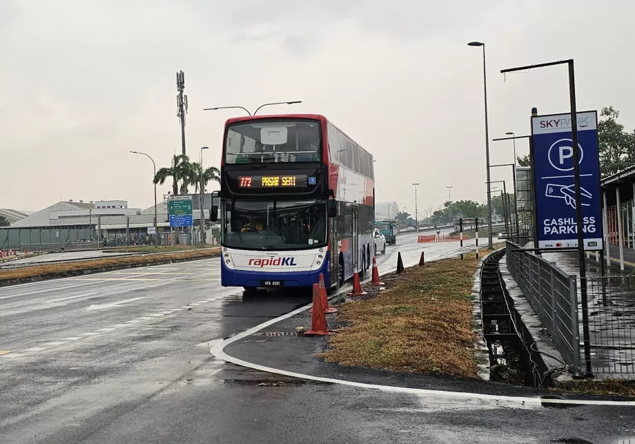 Linie 772 Richtung KL Sentral