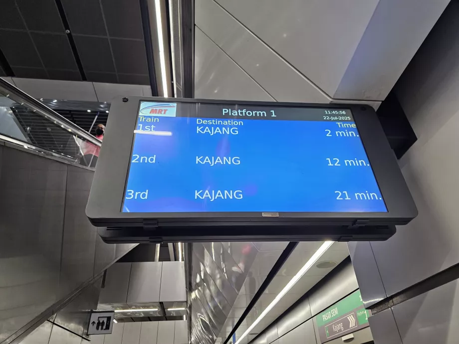 Informationstafeln in der U-Bahn
