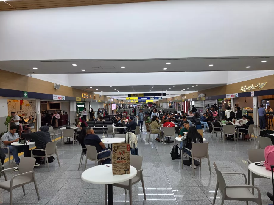 Food Court, Transitbereich, Terminal 1