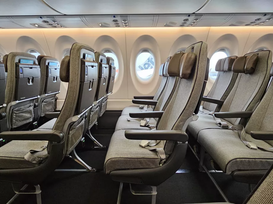 Sitze der Economy-Klasse, Airbus A220