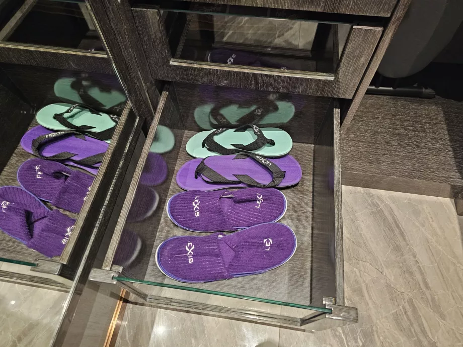 Flip-Flops und Hausschuhe