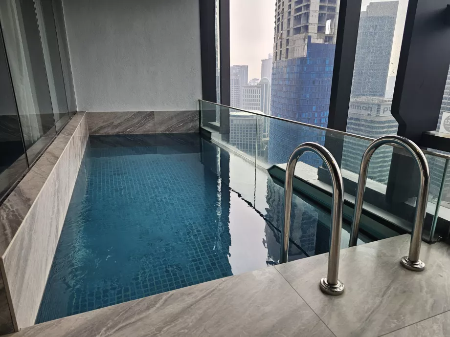 Schwimmbad auf dem Balkon