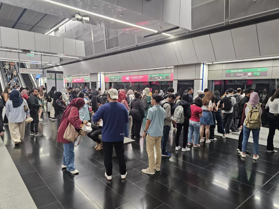 Metro zur Hauptverkehrszeit