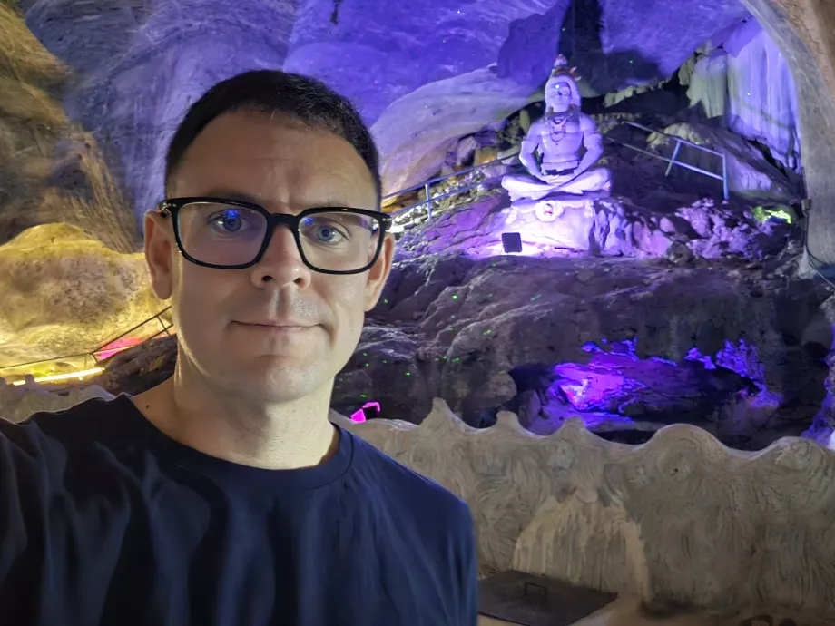 Ich in der Ramayana-Höhle