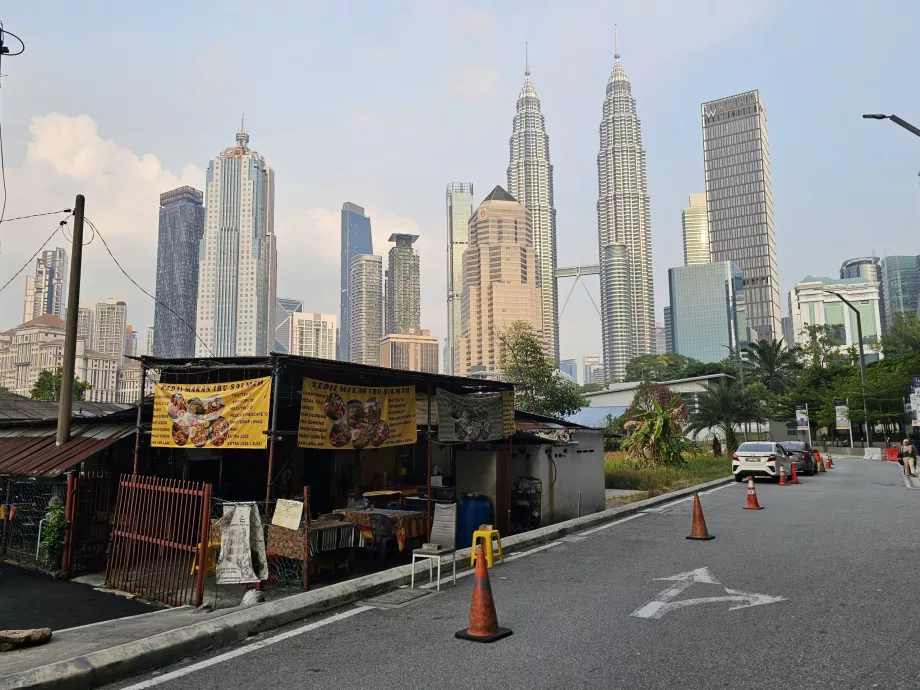 Blick vom Stadtteil Kampung Baru