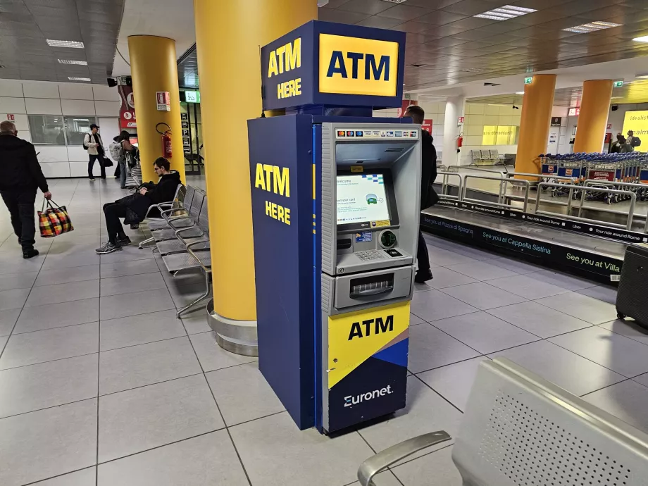Euronet ATM in der Ankunftshalle