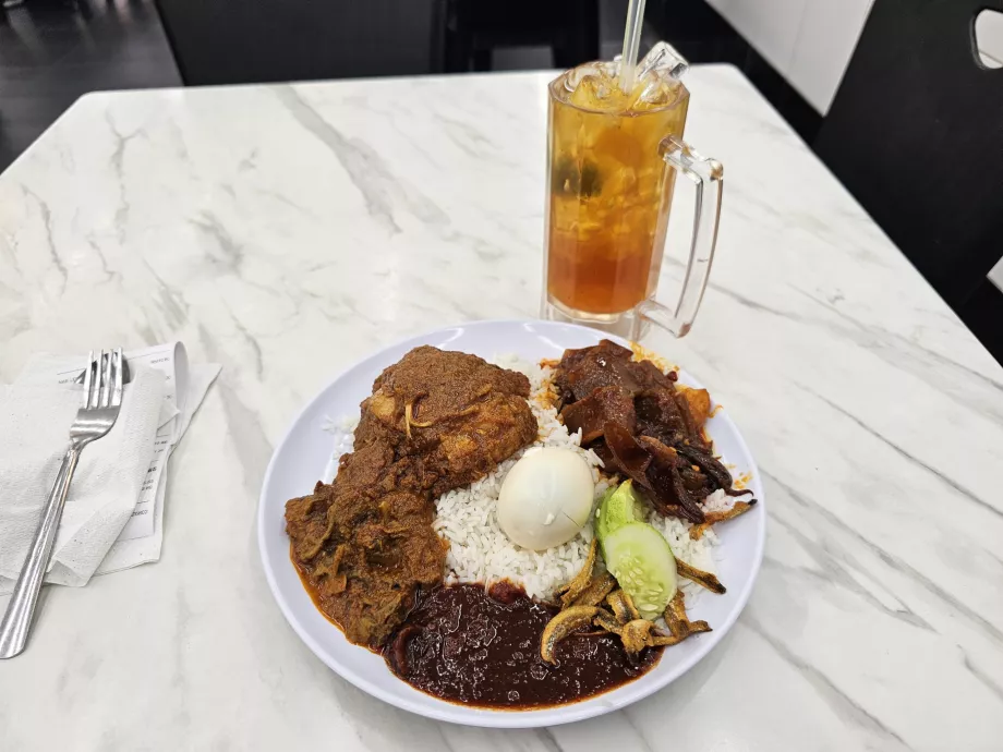 Mein Essen in der Kampung Bar