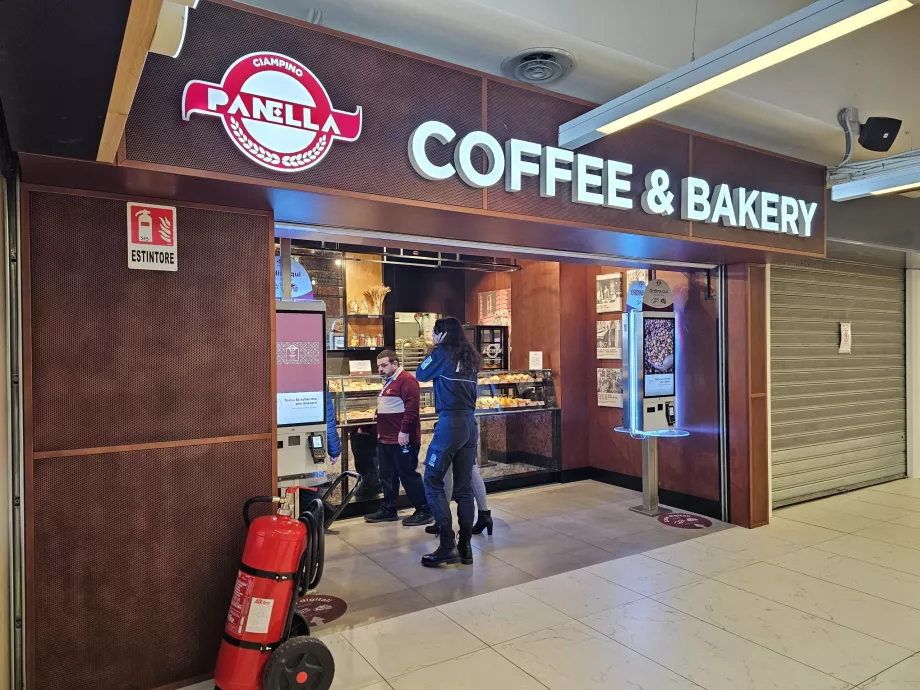 Café in der Abflughalle, öffentlicher Bereich