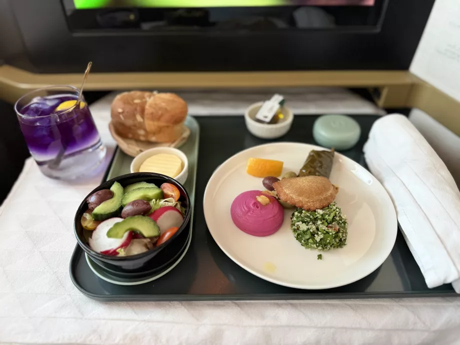 Arabische Mezze und Schmetterlingseffekt-Getränk