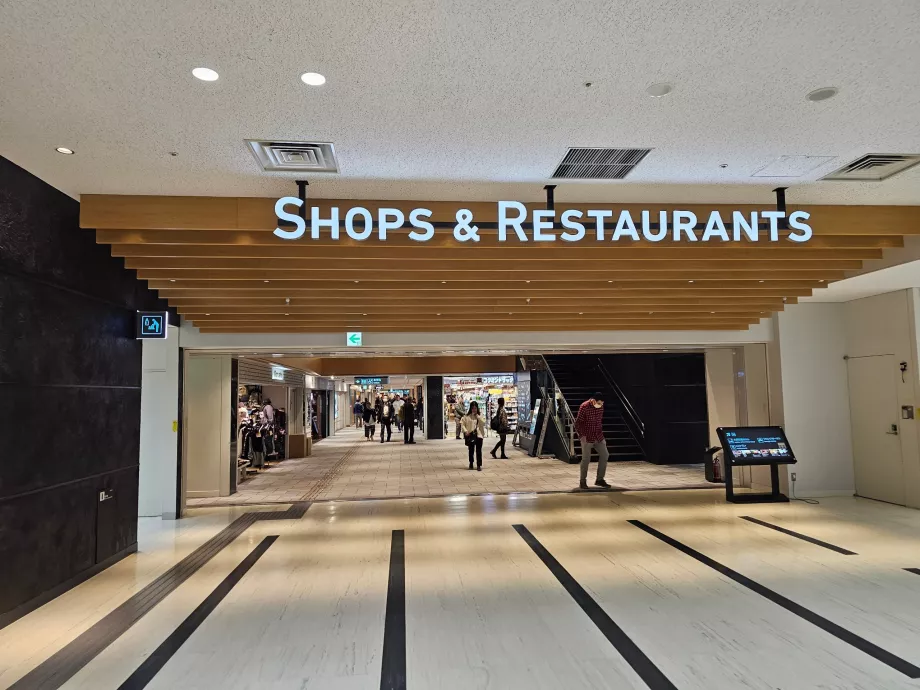 Geschäfte und Restaurants im öffentlichen Bereich