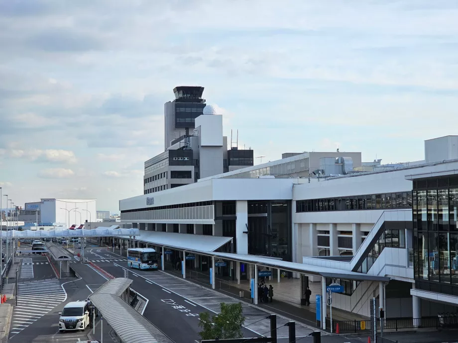 Ankunft am Flughafen ITM