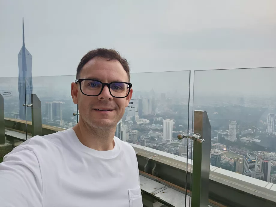 Ich auf der Menara-Aussichtsplattform