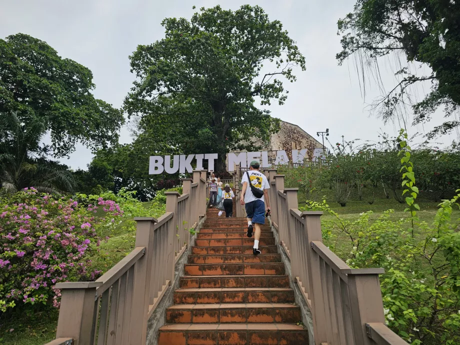 Bukit Melaka, Haupttreppe