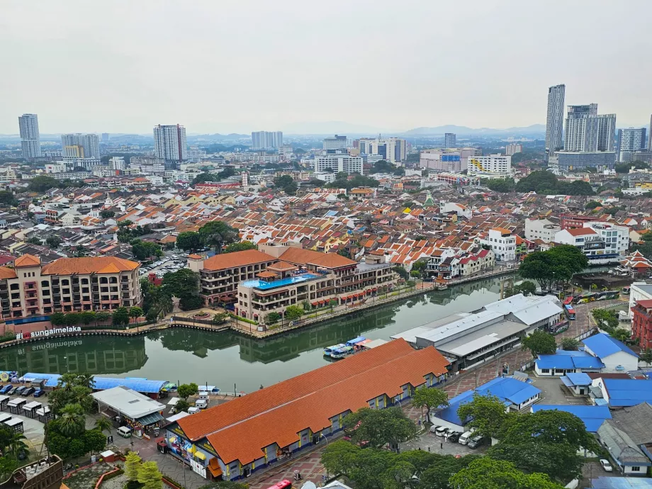 Blick auf das historische Zentrum von Malakka vom Taman Sari