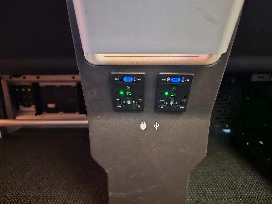 Universalsteckdose und USB-C-Anschlüsse