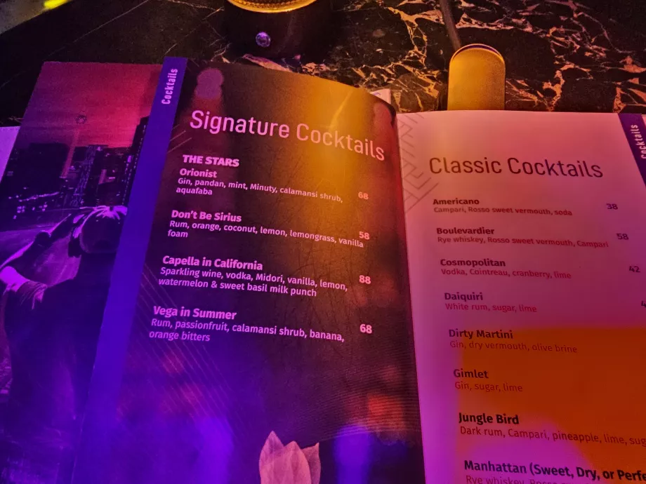 Signature Cocktails in der Hotelbar