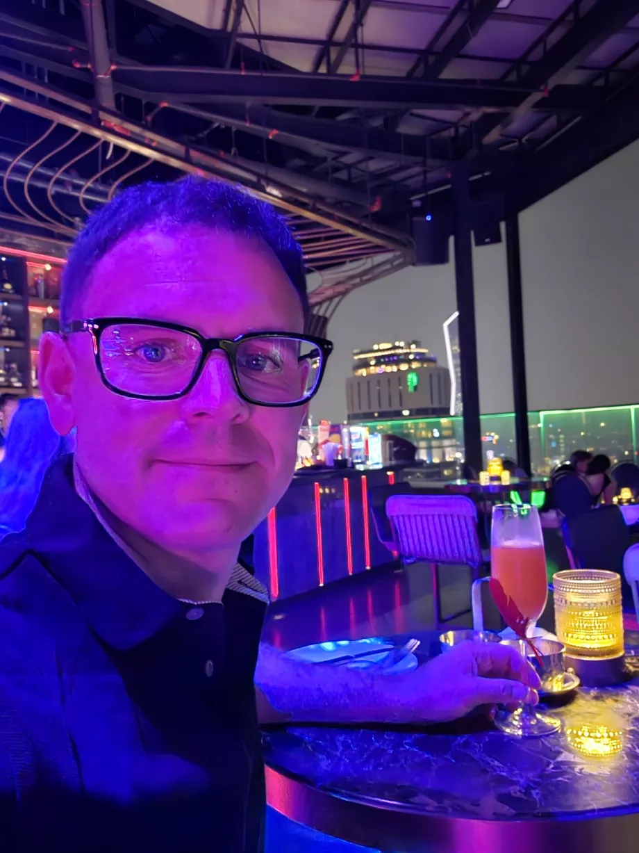 Ich in der Hotelbar