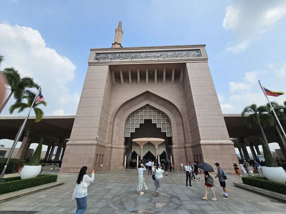 Eingang zur Putra-Moschee