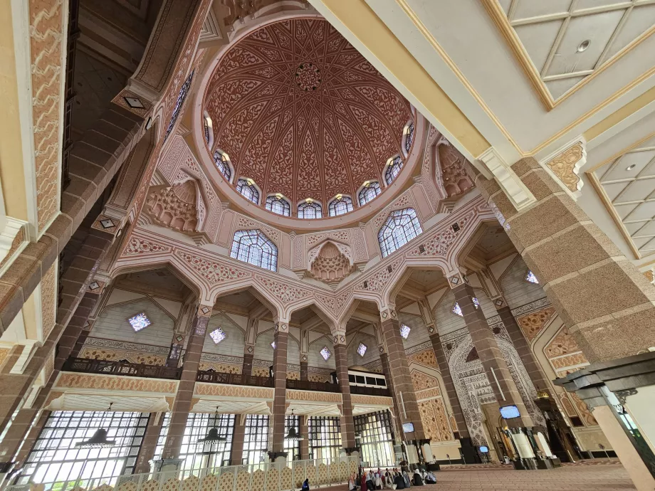 Das Innere der Putra-Moschee