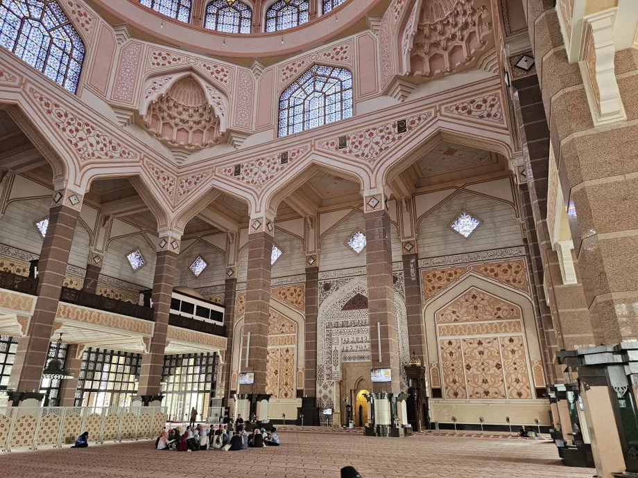 Das Innere der Putra-Moschee