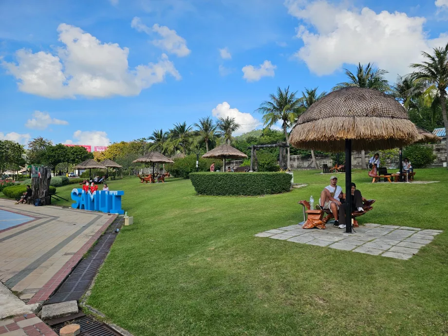Gazebos vor dem Flughafen, öffentlicher Teil