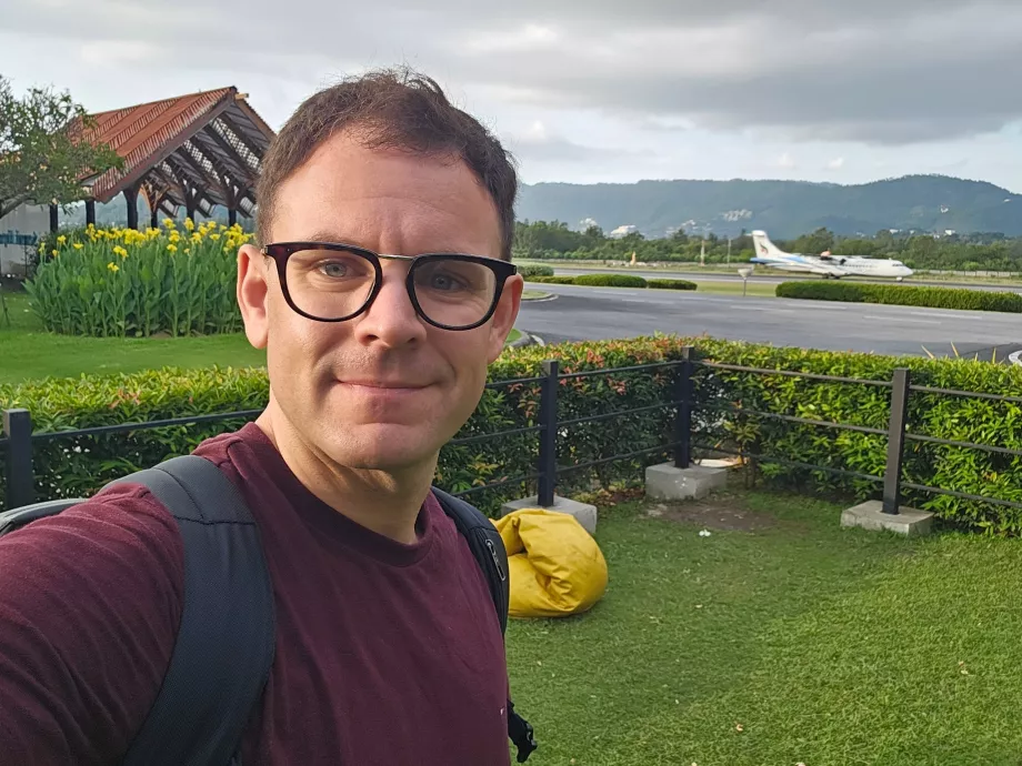 Ich am Flughafen Koh Samui, Transitbereich, internationaler Bereich