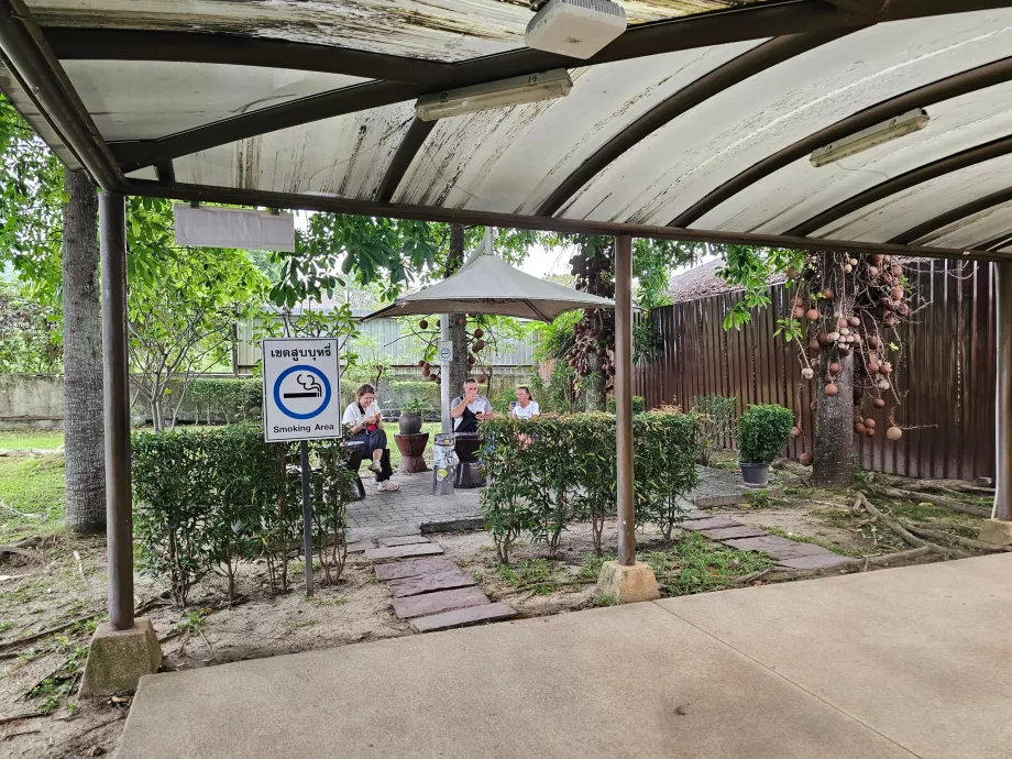 Raucherecke, Transitbereich, internationaler Bereich