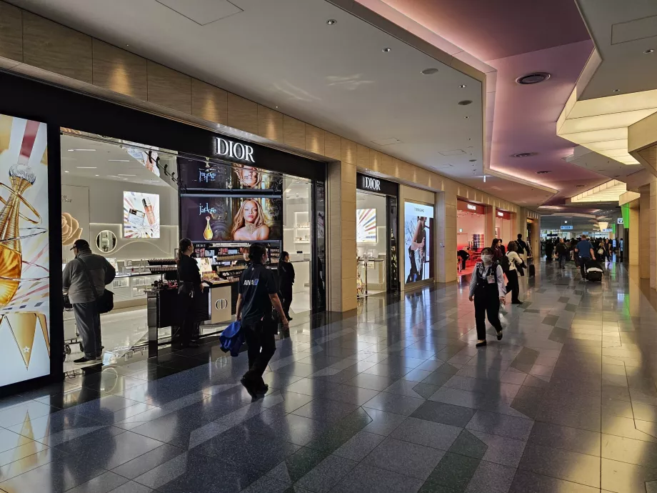 Geschäfte in der Transitzone des Terminals 3