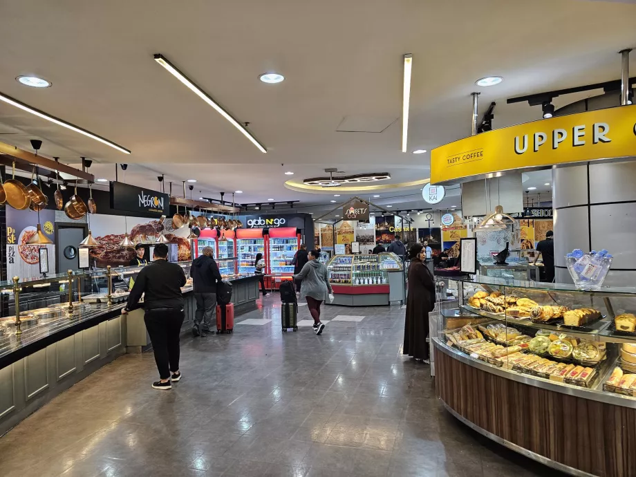 Food Court, Transitbereich, Terminal 3