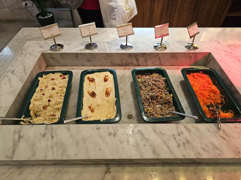 Brotaufstriche und Salate