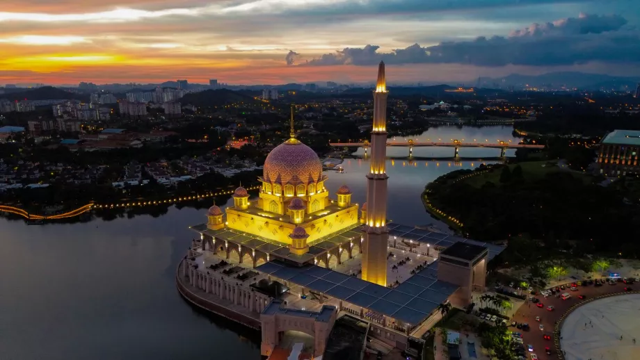 Putrajaya bei Nacht